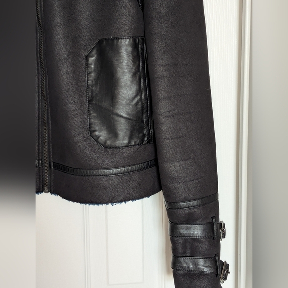 NWOT Guess UNISEX (Size S)  Faux-Leather Black Bomber Jacket With Sherpa Lining - Picture 16 of 16